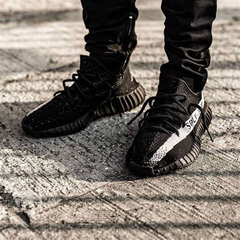 yeezy boost 350 v2 oreo